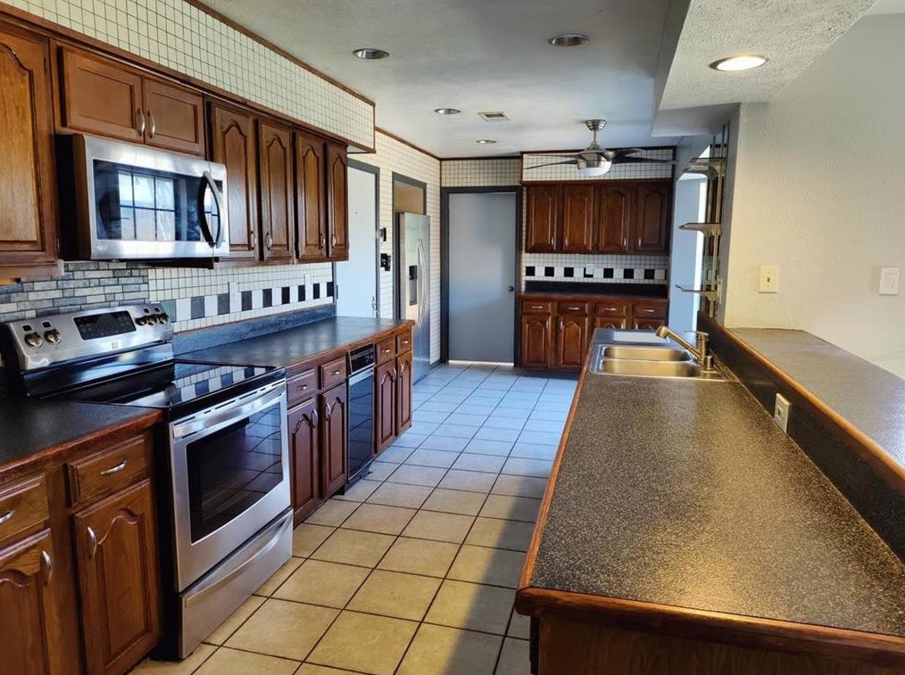 4323 Arrowwood St, Mesquite TX  75150-4278 exterior