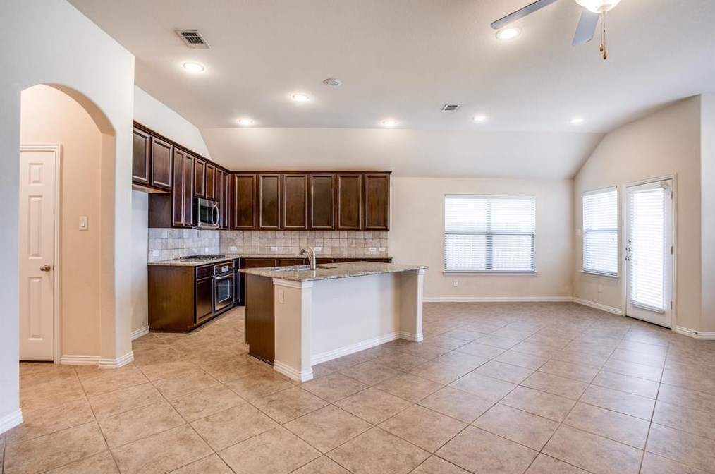 700 Golden Nugget Dr, Mckinney TX  75069-8046 exterior
