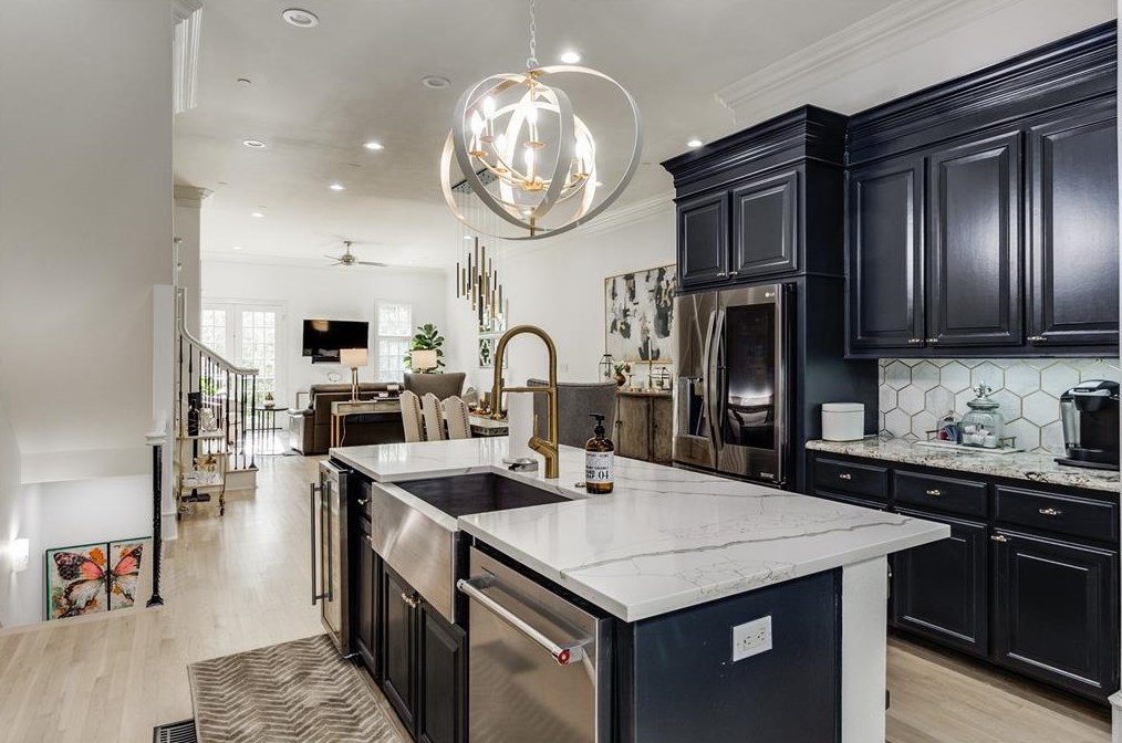 2218 Worthington St, Dallas TX  75204-2696 exterior