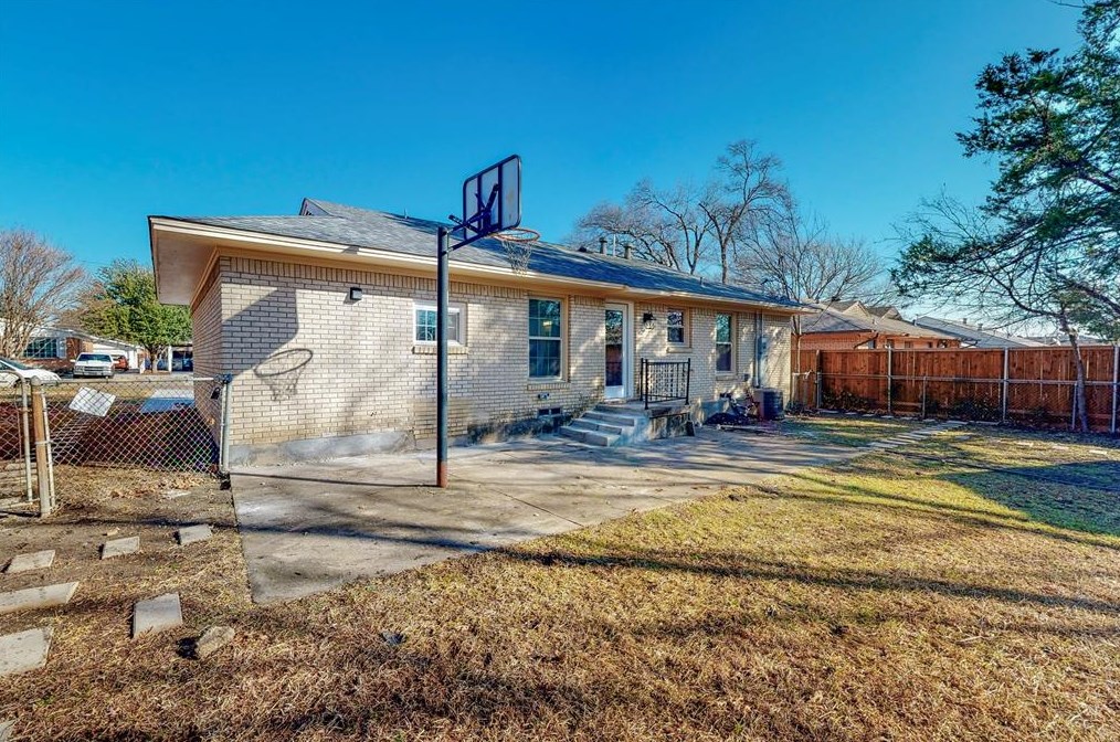 2702 Tolosa Dr, Dallas TX  75228-2010 exterior