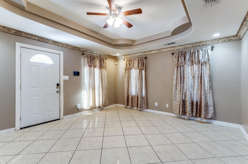 3807 Kolloch Dr, Dallas TX  75216-3931 exterior