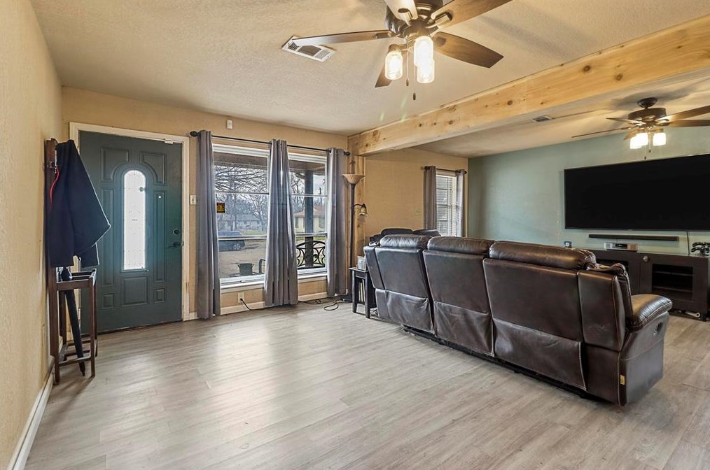 1115 Casa Dr, Mesquite TX  75149-5225 exterior