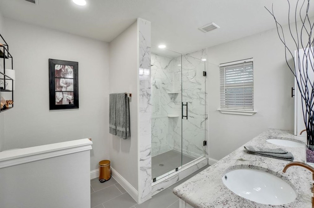 10406 Royal Clb Ln, Dallas TX 75229-5048 exterior