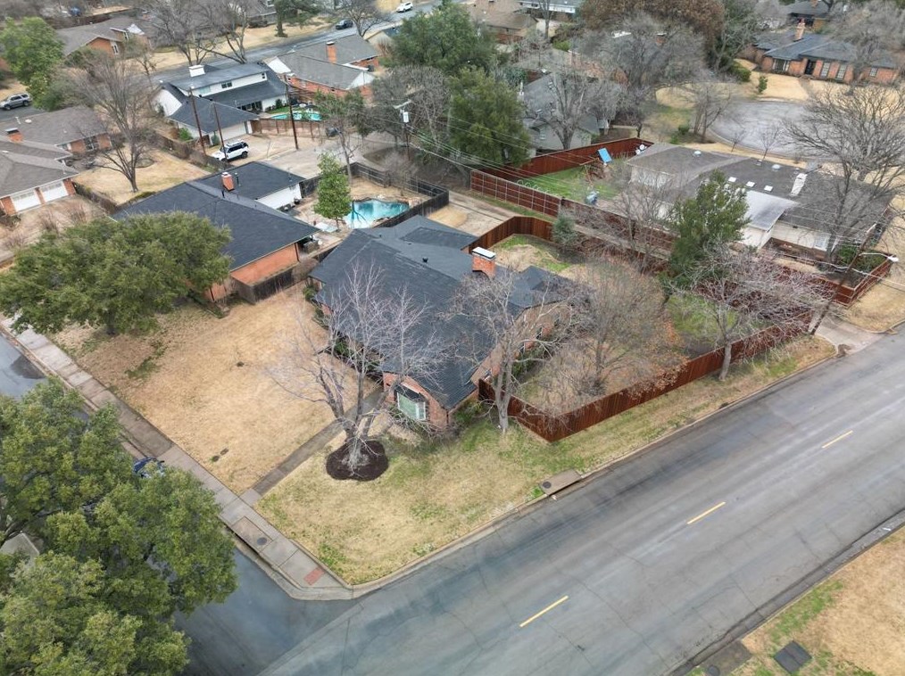 10406 Royal Clb Ln, Dallas TX 75229-5048 exterior