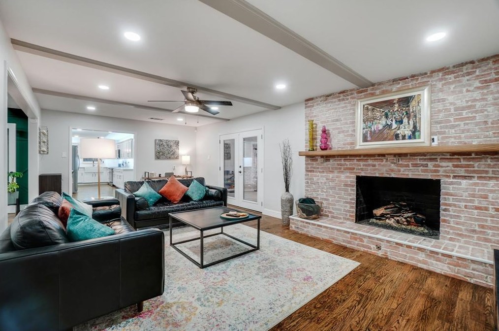 10406 Royal Clb Ln, Dallas TX 75229-5048 exterior