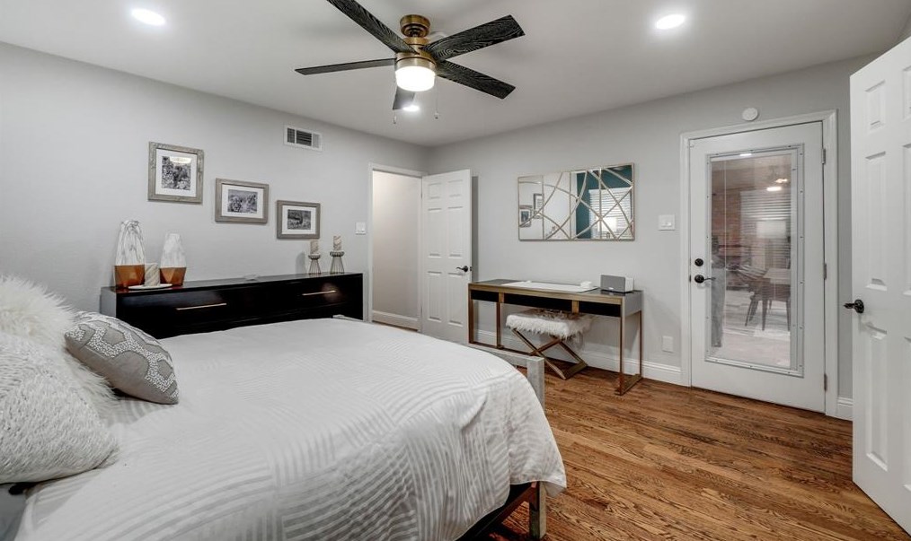 10406 Royal Clb Ln, Dallas TX 75229-5048 exterior