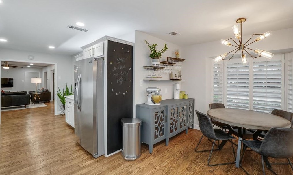 10406 Royal Clb Ln, Dallas TX 75229-5048 exterior