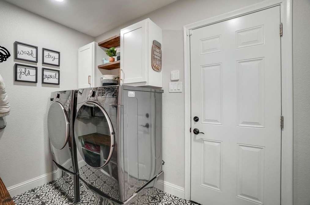 10406 Royal Clb Ln, Dallas TX 75229-5048 exterior