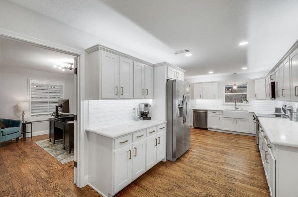 10406 Royal Clb Ln, Dallas TX 75229-5048 exterior