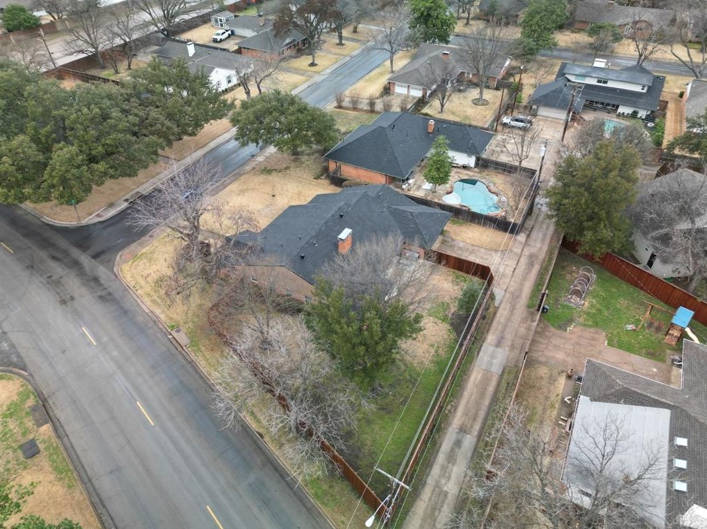 10406 Royal Clb Ln, Dallas TX 75229-5048 exterior