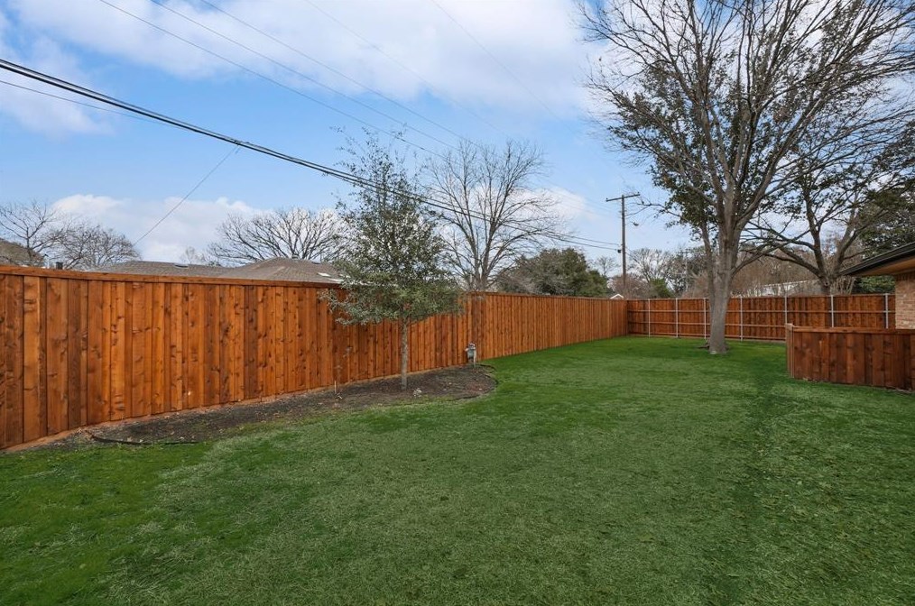 10406 Royal Clb Ln, Dallas TX 75229-5048 exterior