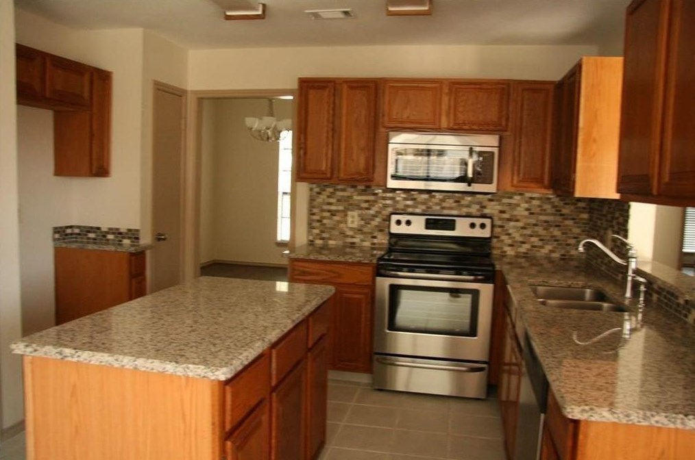 8910 Pine Forest Dr, Rowlett TX  75088-4853 exterior