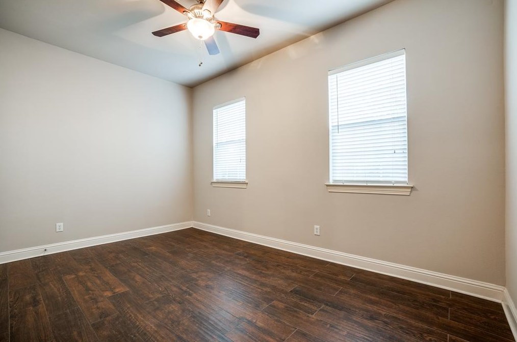 5827 Lewis St, Dallas TX  75206-7913 exterior