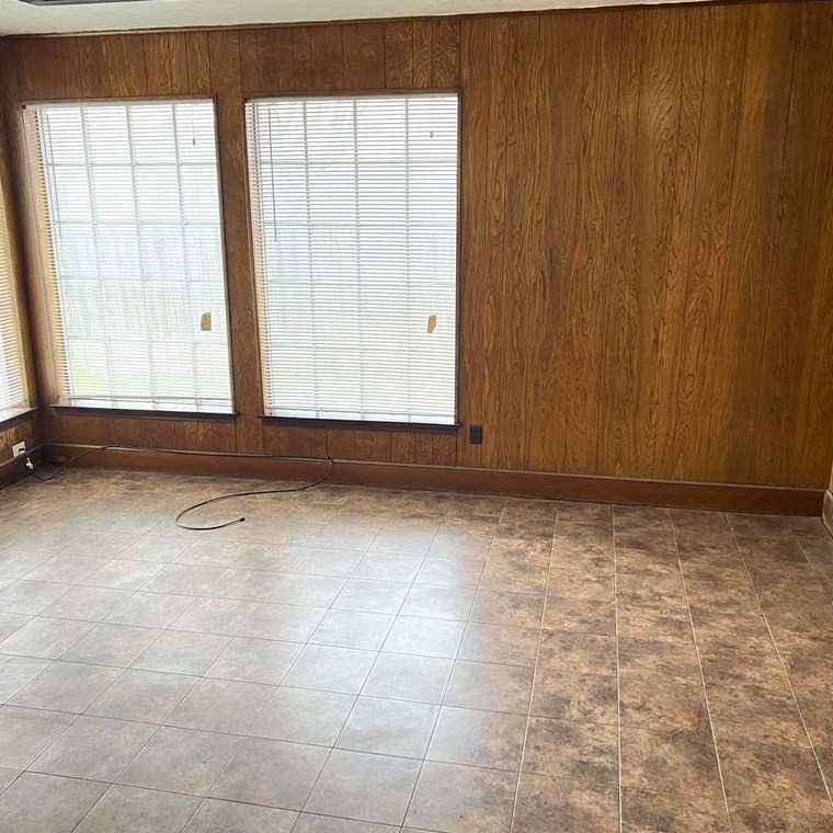 2746 Meadow Gate Ln, Dallas TX  75237-3212 exterior