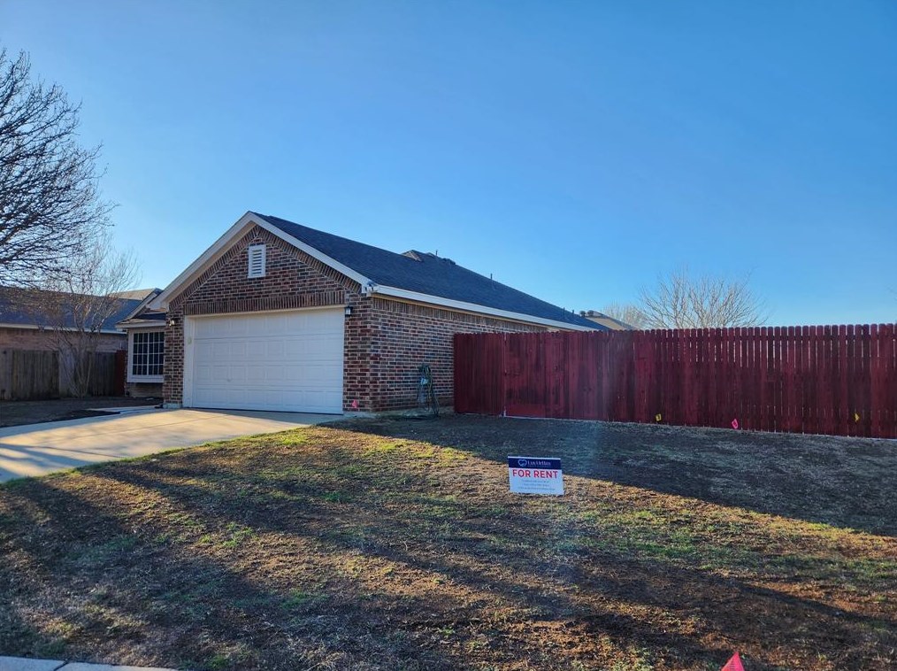989 Mesa Vista Dr, Crowley TX  76036-3690 exterior