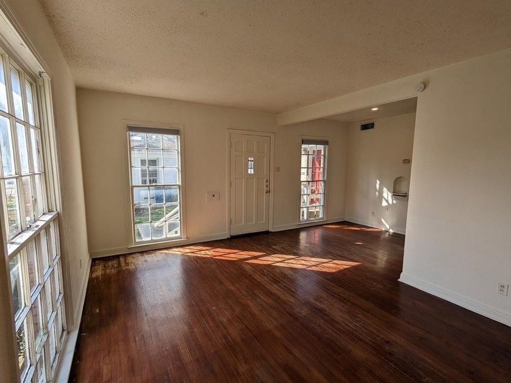 6031 Marquita Ave, Dallas TX  75206-6117 exterior