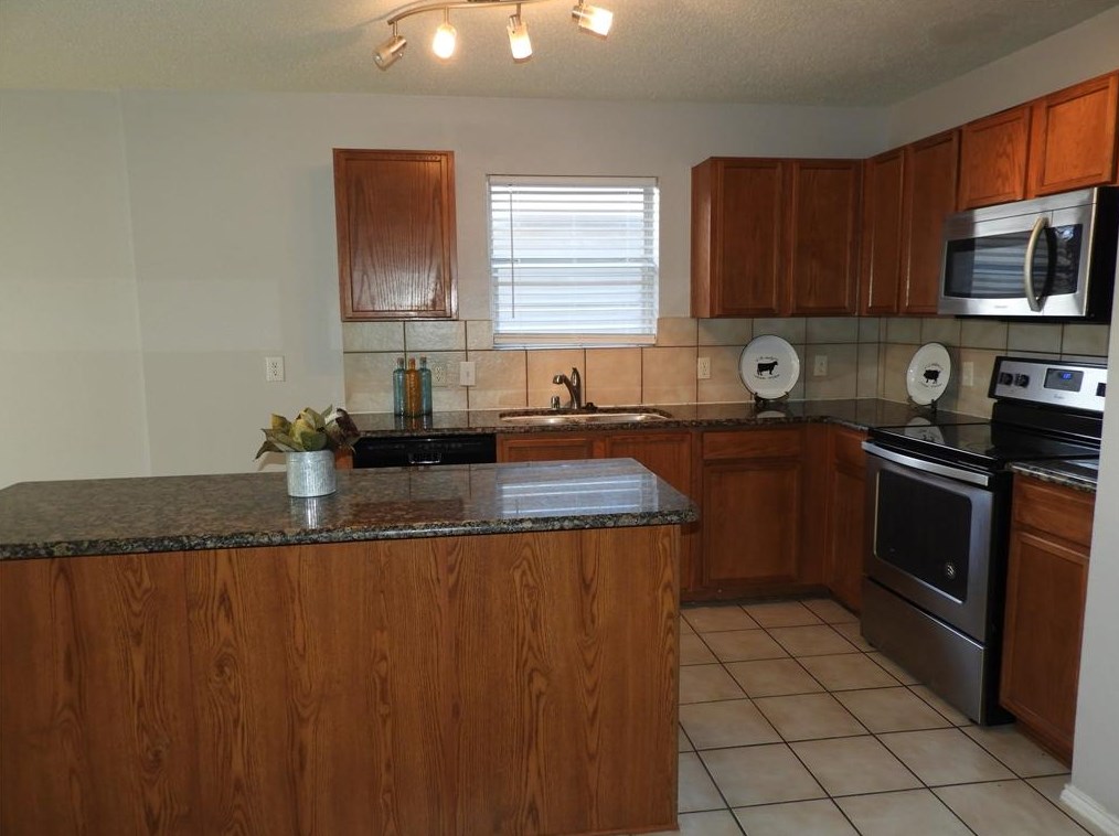 9509 George Bush Dr, Mckinney TX  75070-5806 exterior