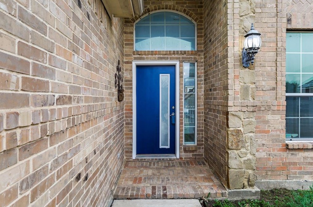5739 Appalossa Dr, Grand Prairie TX  75052-2523 exterior