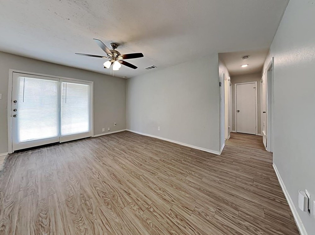 3439 Pebbleshores Dr, Dallas TX  75241-5912 exterior