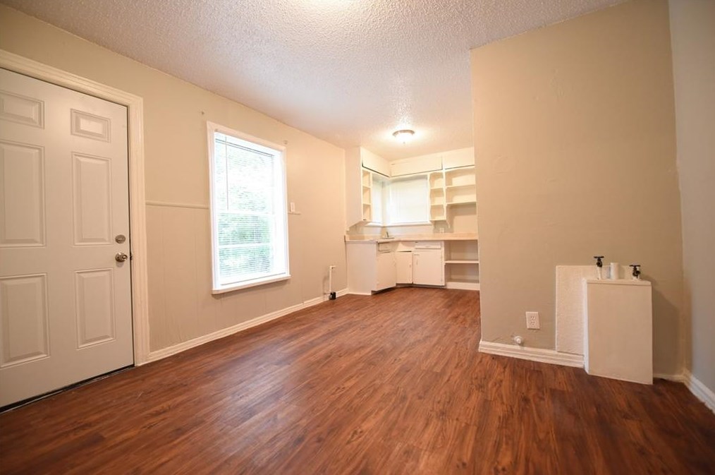 6710 Petain Ave, Dallas TX  75227-3759 exterior