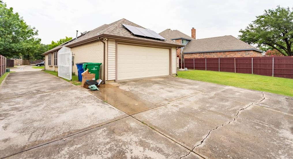 1203 Cambridge Dr, Carrollton TX  75007-4403 exterior