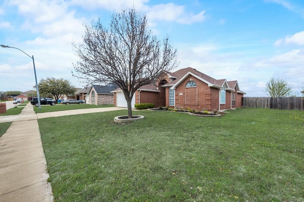 8609 Holland Ave, Rowlett TX  75089-7832 exterior