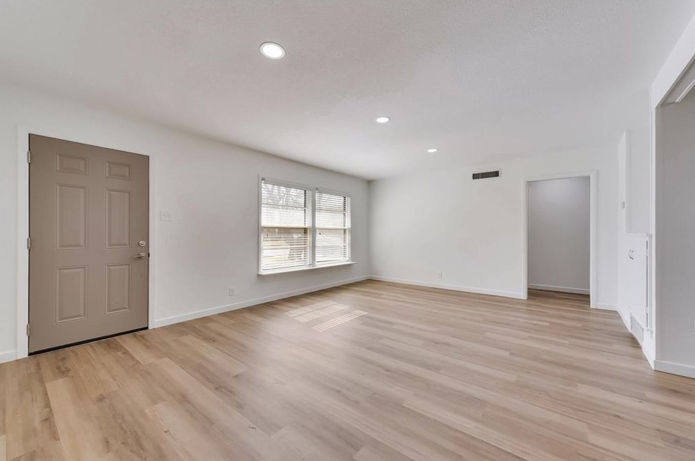 10249 San Lorenzo Dr, Dallas TX  75228-3026 exterior