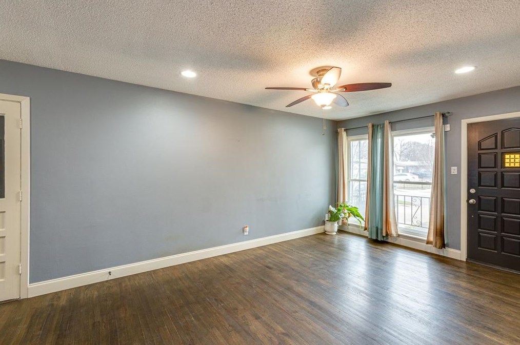 9621 Rustown Dr, Dallas TX  75228-4069 exterior