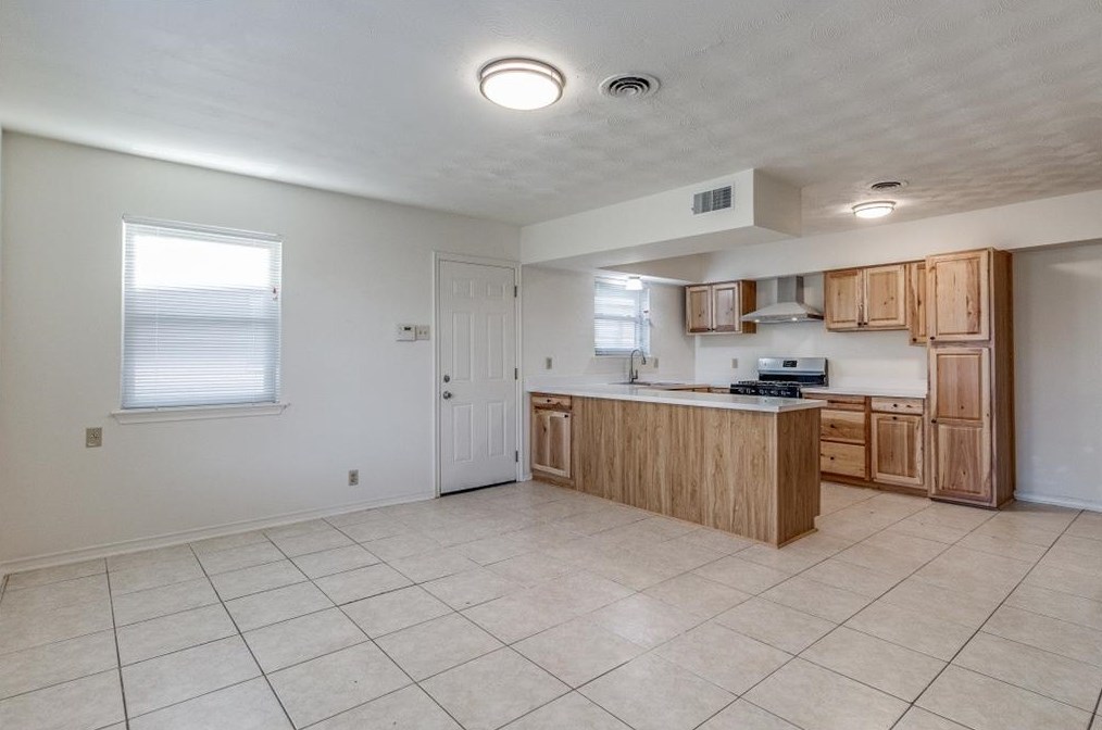 11139 Wyatt St, Dallas TX  75218-2547 exterior