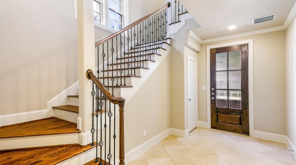 2191 Helsminster Dr, Dallas TX  75201-6304 exterior