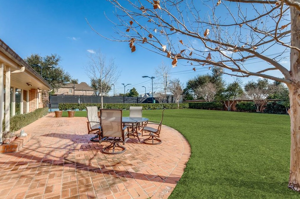 5414 Ursula Ln, Dallas TX 75229-6419 exterior