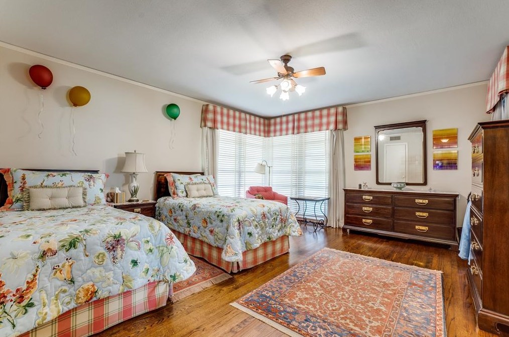 5414 Ursula Ln, Dallas TX 75229-6419 exterior