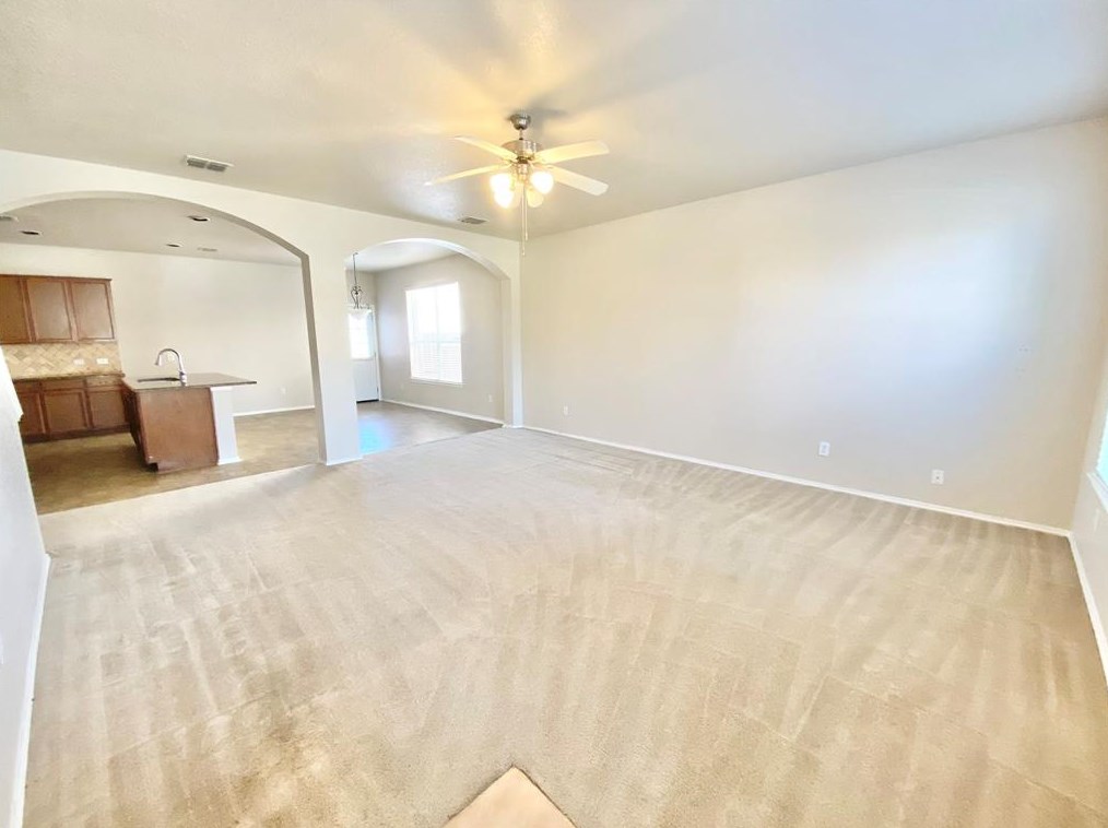 917 Jamie Dr, Grand Prairie TX  75052-2732 exterior