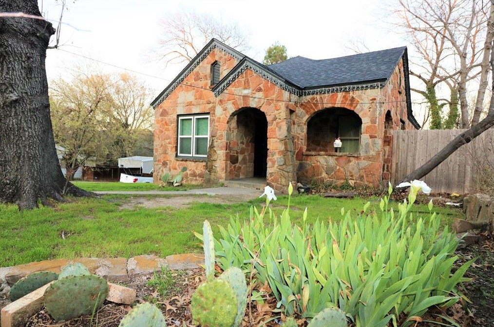 1802 Ramsey Ave, Dallas TX  75216-1812 exterior