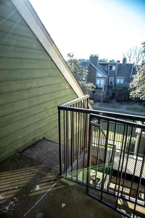 9833 Walnut St, Dallas TX  75243-8868 exterior