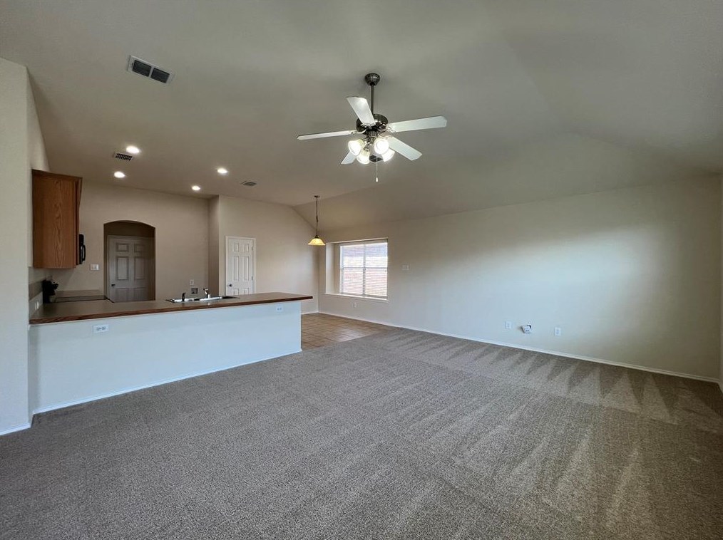 533 Creekbend St, Crowley TX  76036-3484 exterior