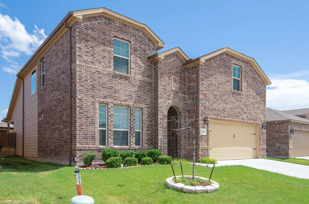 220 Iron Ore Trl, Fort Worth TX  76131 exterior