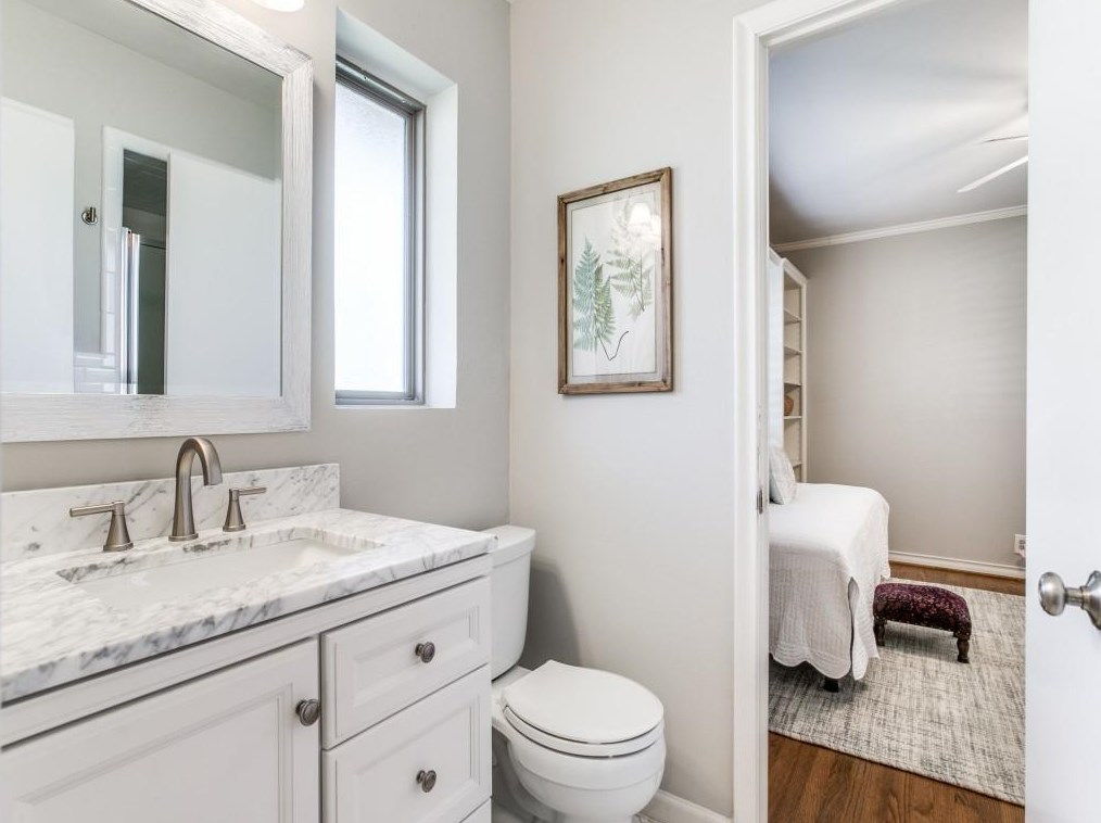 3636 Regent Dr, Dallas TX  75229-5244 exterior