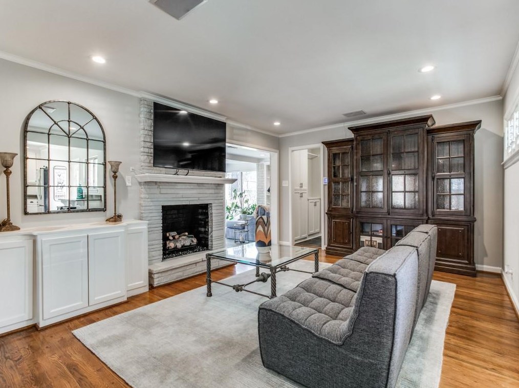 3636 Regent Dr, Dallas TX  75229-5244 exterior