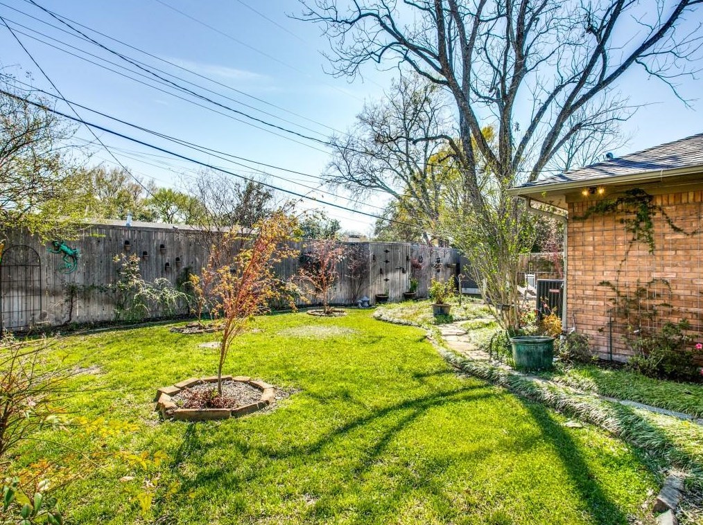 3636 Regent Dr, Dallas TX  75229-5244 exterior