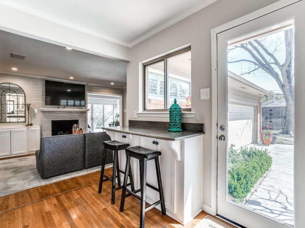 3636 Regent Dr, Dallas TX  75229-5244 exterior