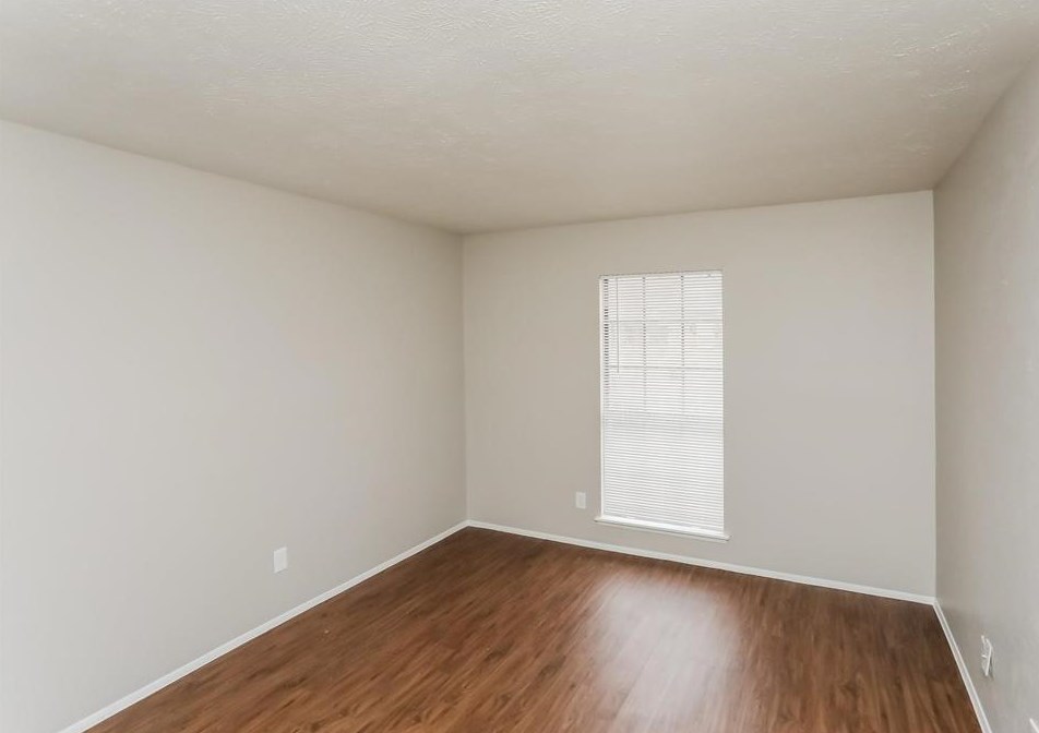 3058 Tres Logos Ln, Dallas TX 75228-1733 exterior