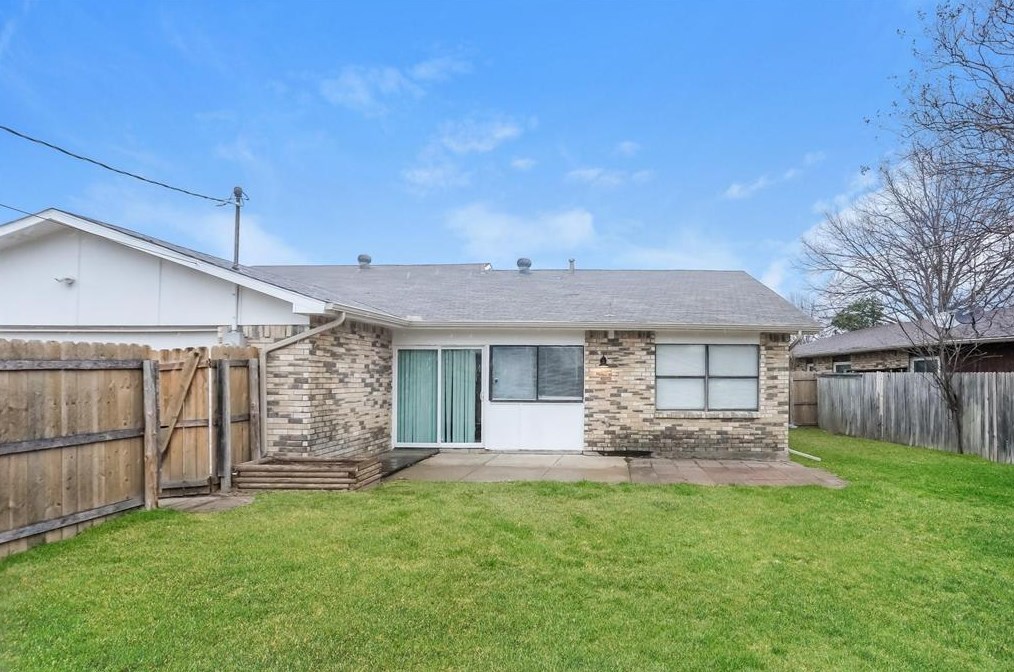 3058 Tres Logos Ln, Dallas TX 75228-1733 exterior