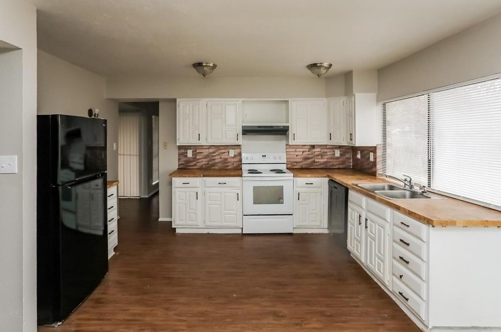 3058 Tres Logos Ln, Dallas TX 75228-1733 exterior