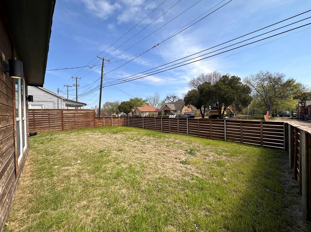 2007 Overton Rd, Dallas TX  75216-5710 exterior