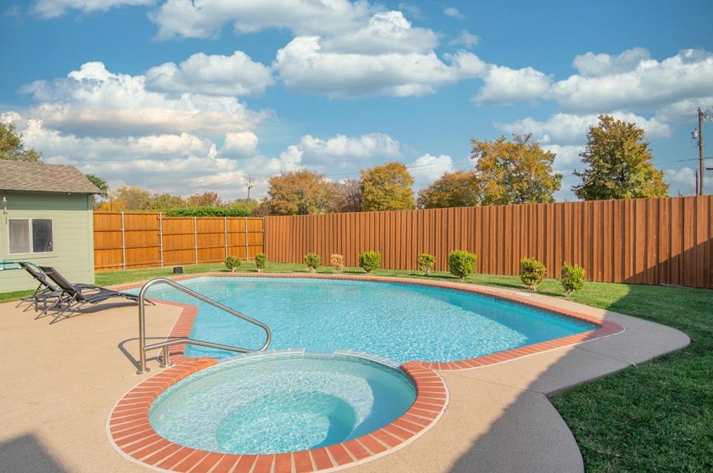 7802 Dartmouth Dr, Rowlett TX  75089-3082 exterior