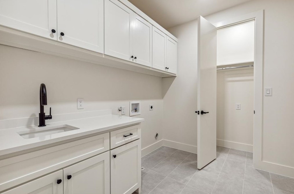 5140 Lahoma St, Dallas TX  75235-8821 exterior