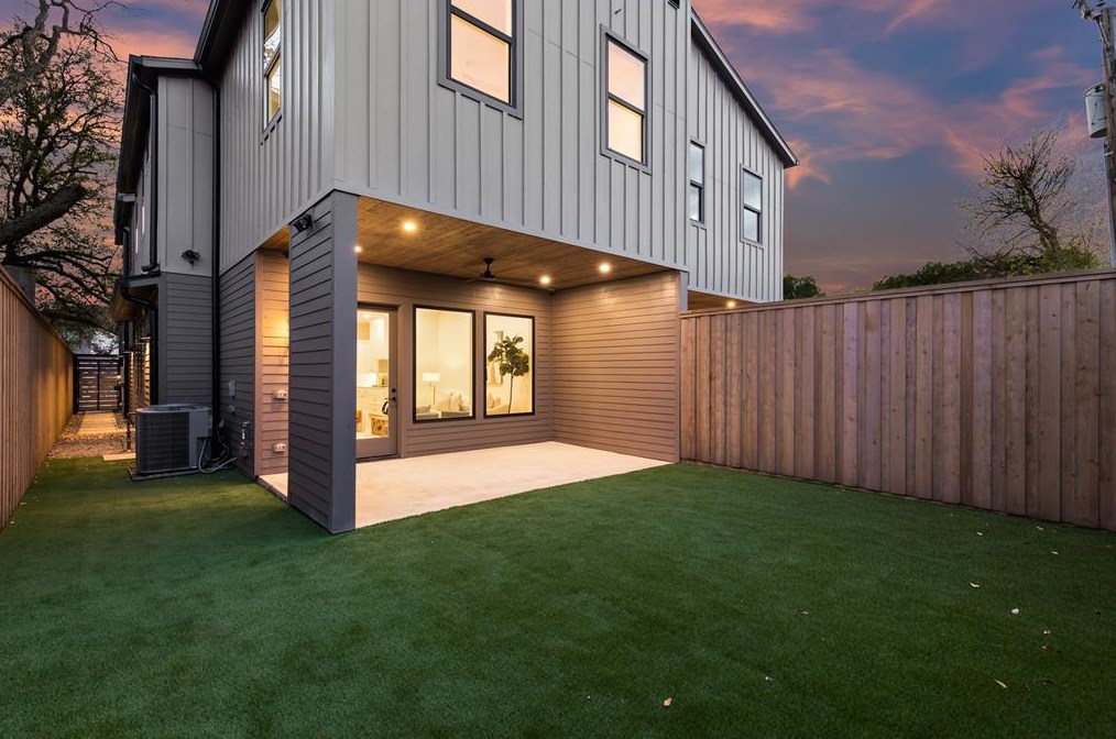 5140 Lahoma St, Dallas TX  75235-8821 exterior