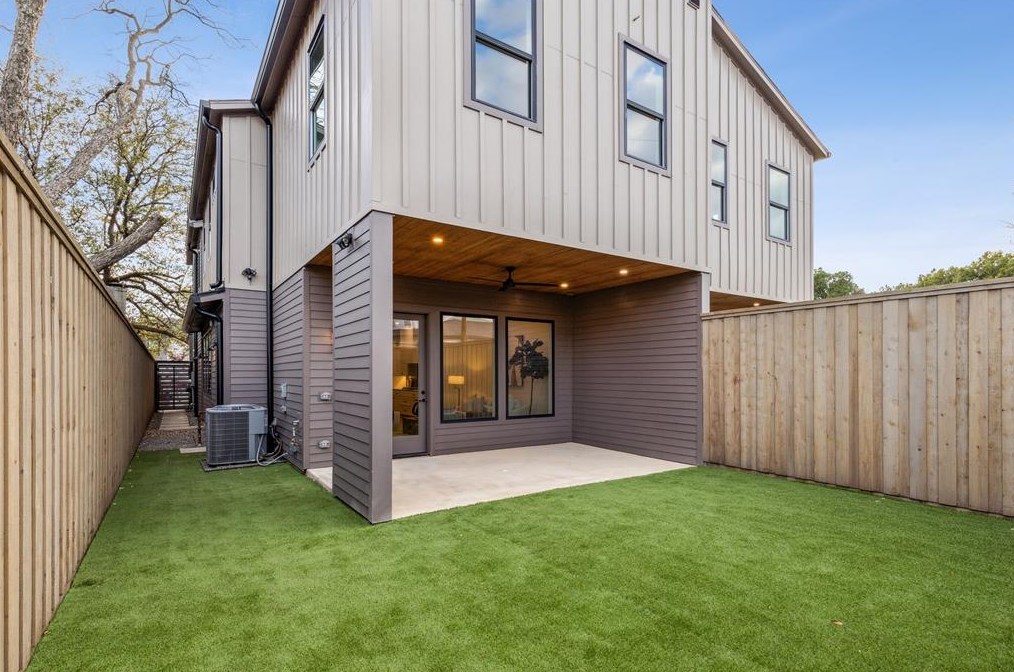 5140 Lahoma St, Dallas TX  75235-8821 exterior