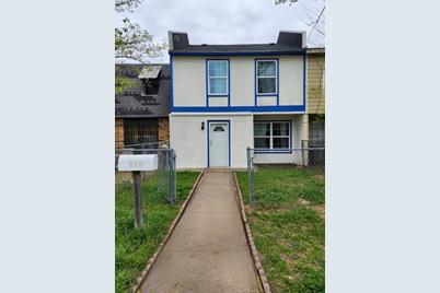 914 N Riverside Drive - Photo 1